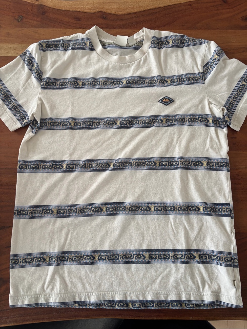 90’s style Quiksilver White T-Shirt with Blue Patterned Stripes men’s large
